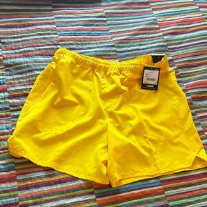 Day 6 inch agility short Bright Yellow Athletic Shorts size medium brand nwt